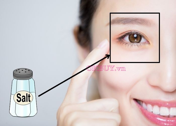 Muối có thể giúp trị thâm quầng mắt hiệu quả