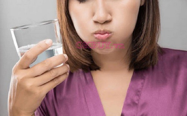 Hãy uống nước thật nhiều để giúp bạn no và không có cảm giác thèm ăn nữa