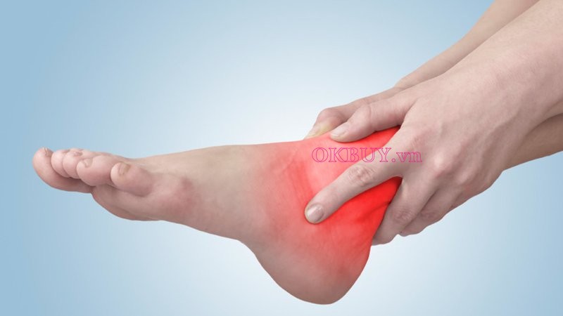 Đau tự nhiên, đau khi vận động, phẩn ứng viêm là những triệu chứng thường gặp của đau nhức cổ chân