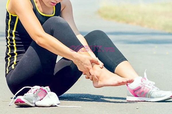 Đi đứng nhiều gây đau xương gót chân nghiêm trọng